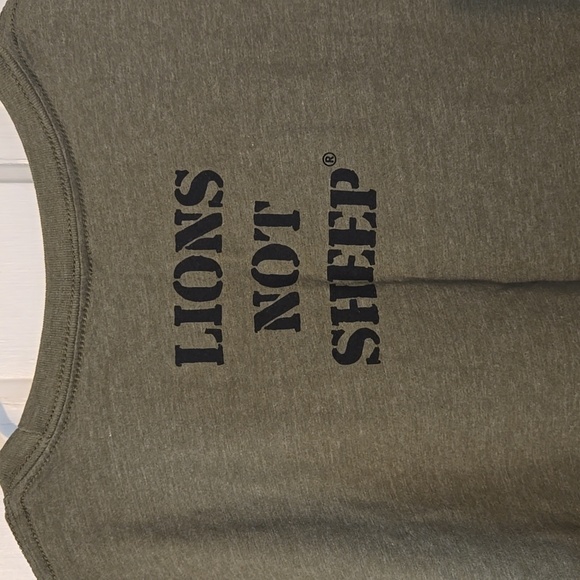 NWT LIONS NOT SHEEP TSHIRT! - Picture 5 of 6